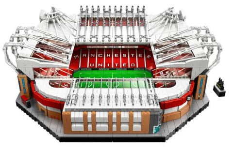 le stade de manchester united old trafford construit en lego